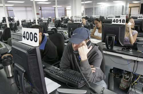 BUSTLING: Costa Rican employees of Internet gambling mogul Calvin Ayre's Bodog.com take bets at a call center in San Jose.